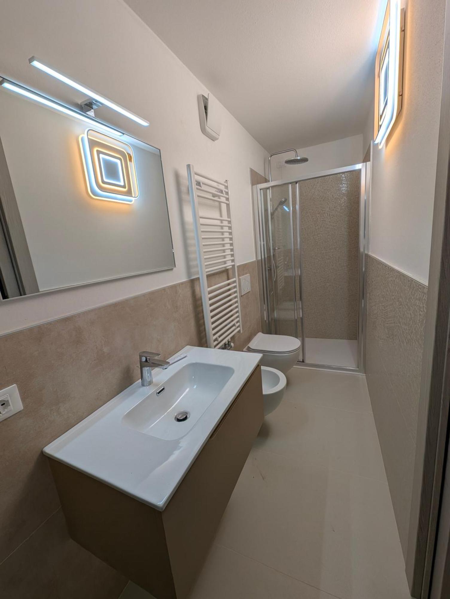 Spazioso E Completo Appartamento Con 3 Camere, Doppi Servizi, Fino A 8 Posti Letto 佩达韦纳 外观 照片