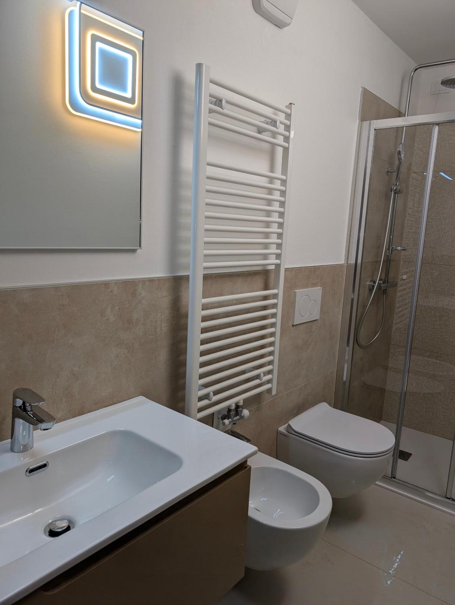Spazioso E Completo Appartamento Con 3 Camere, Doppi Servizi, Fino A 8 Posti Letto 佩达韦纳 外观 照片